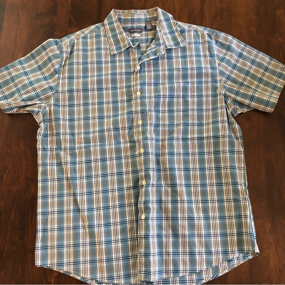 Mens Van Heusen “classic fit” Button Down